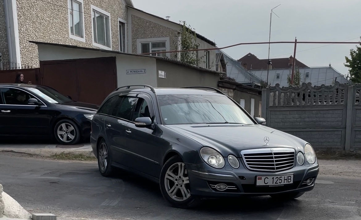 Mercedes E-Class foto 2