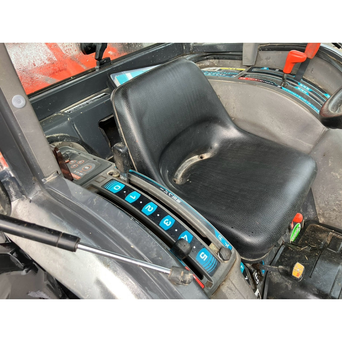 Kubota KT-30 este un tractor compact cu cabina + freza  foto 10