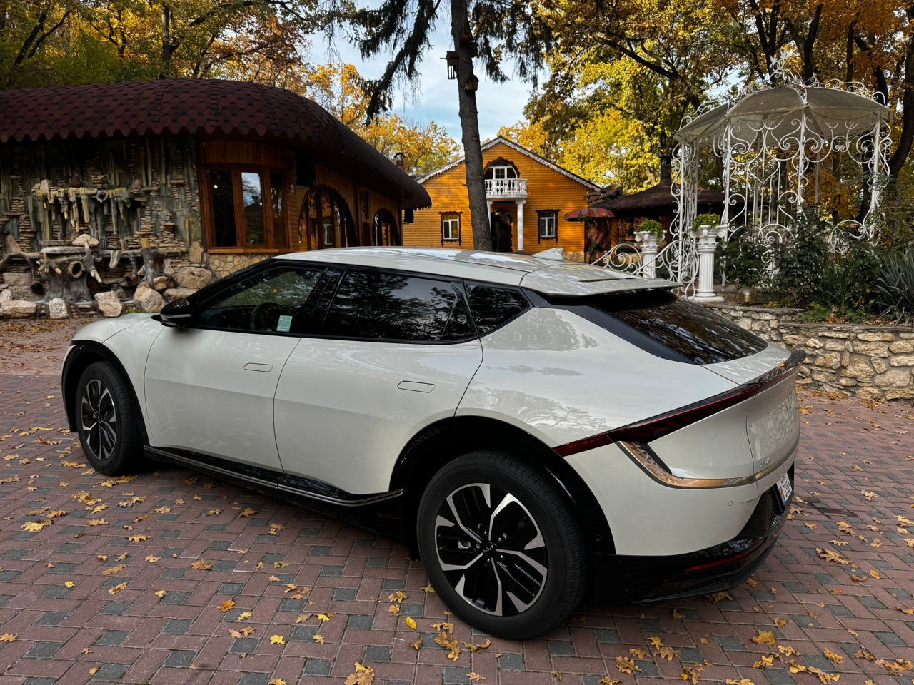 KIA EV6 фото 8