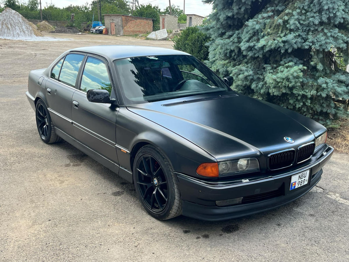 BMW 7 Series foto 1