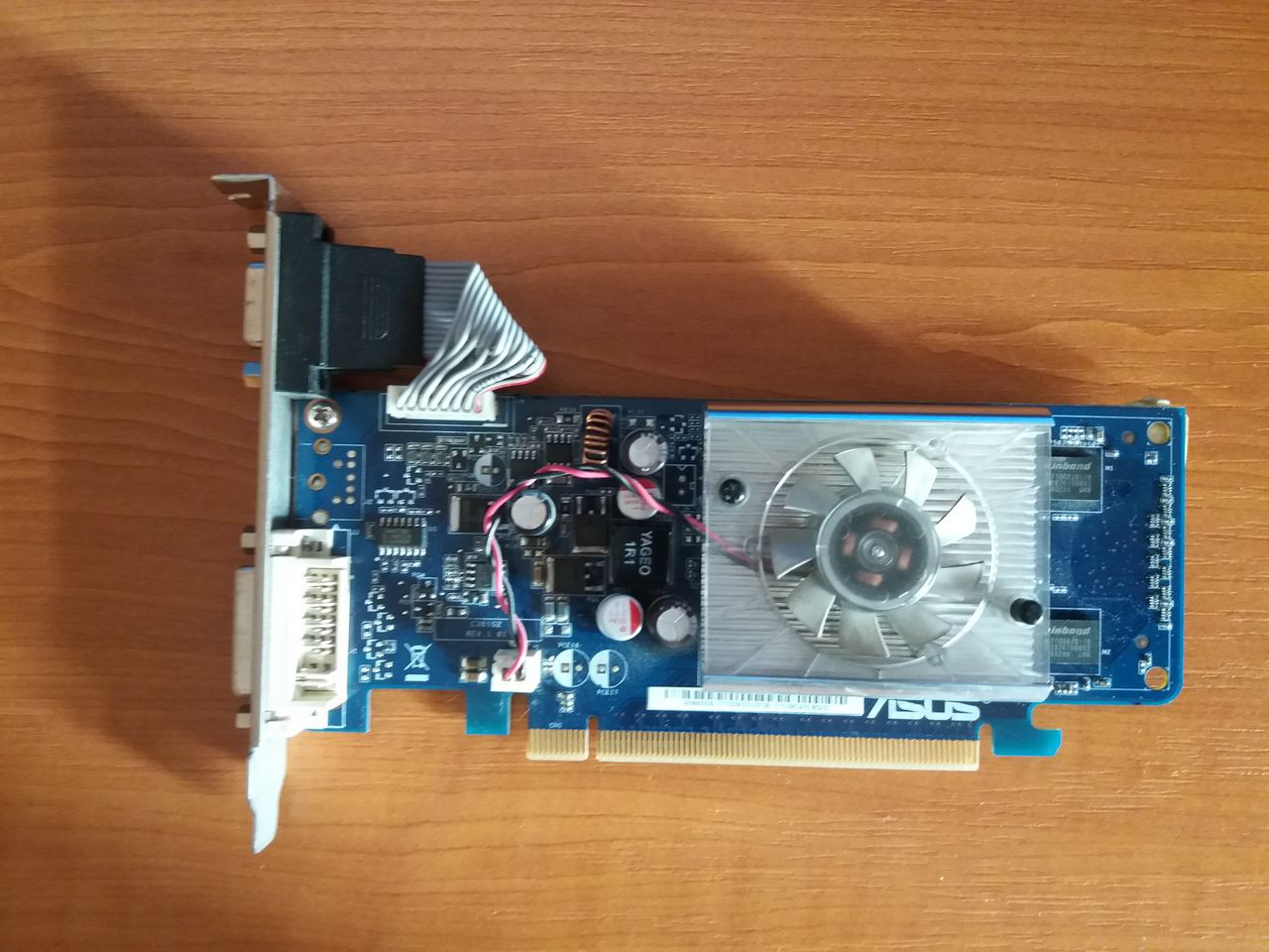 Видеокарты Nvidia , Radeon, VGA, DVI, ddr2, ddr3, в отличном состоянии ...