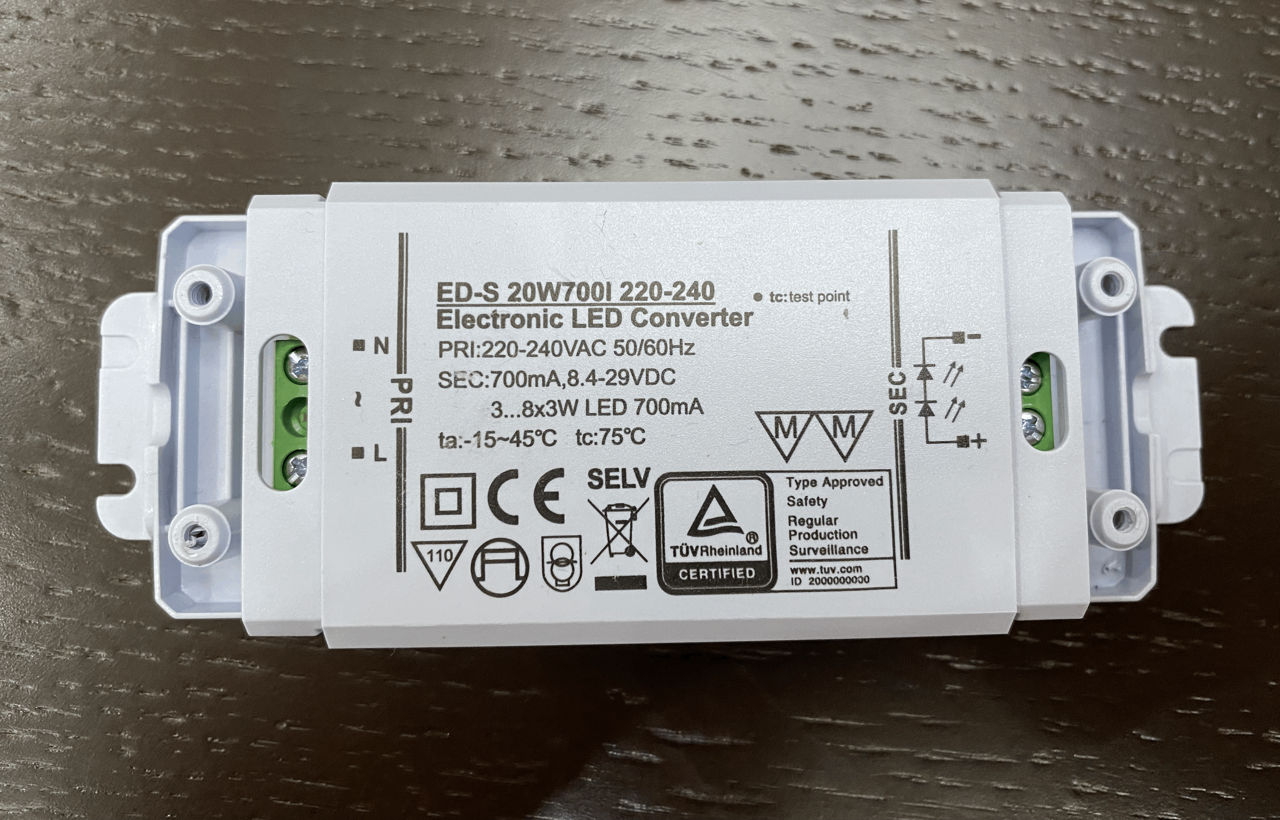 Electronic led converter. eds 20w700i 220240