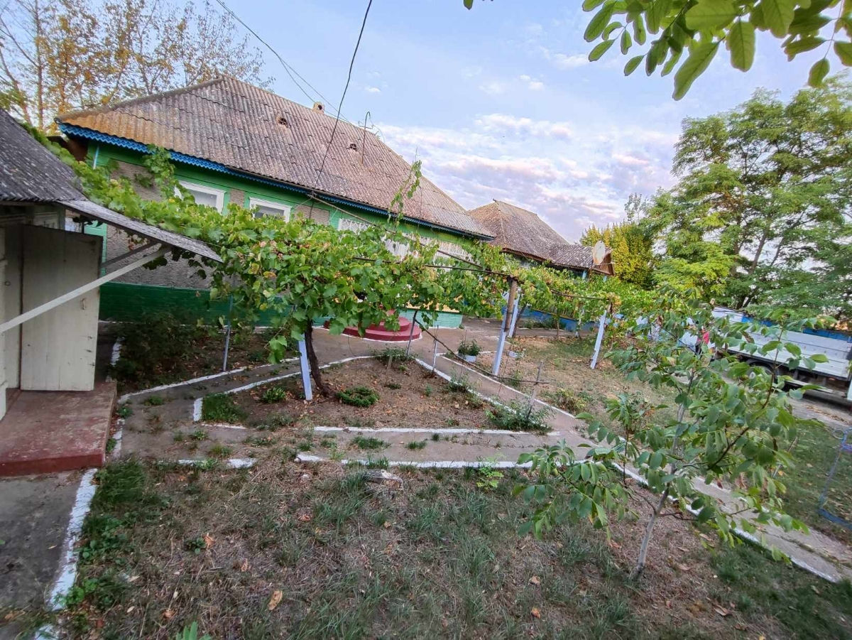 Vind casa cu pamint aferent . фото 4