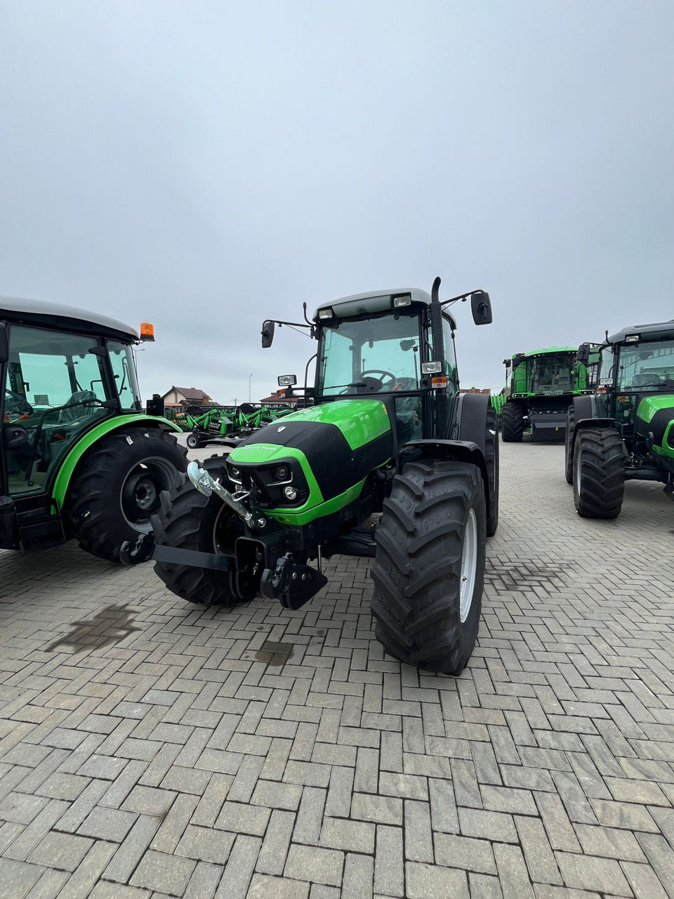 Tractor Deutz-Fahr Agrofarm 115G foto 0