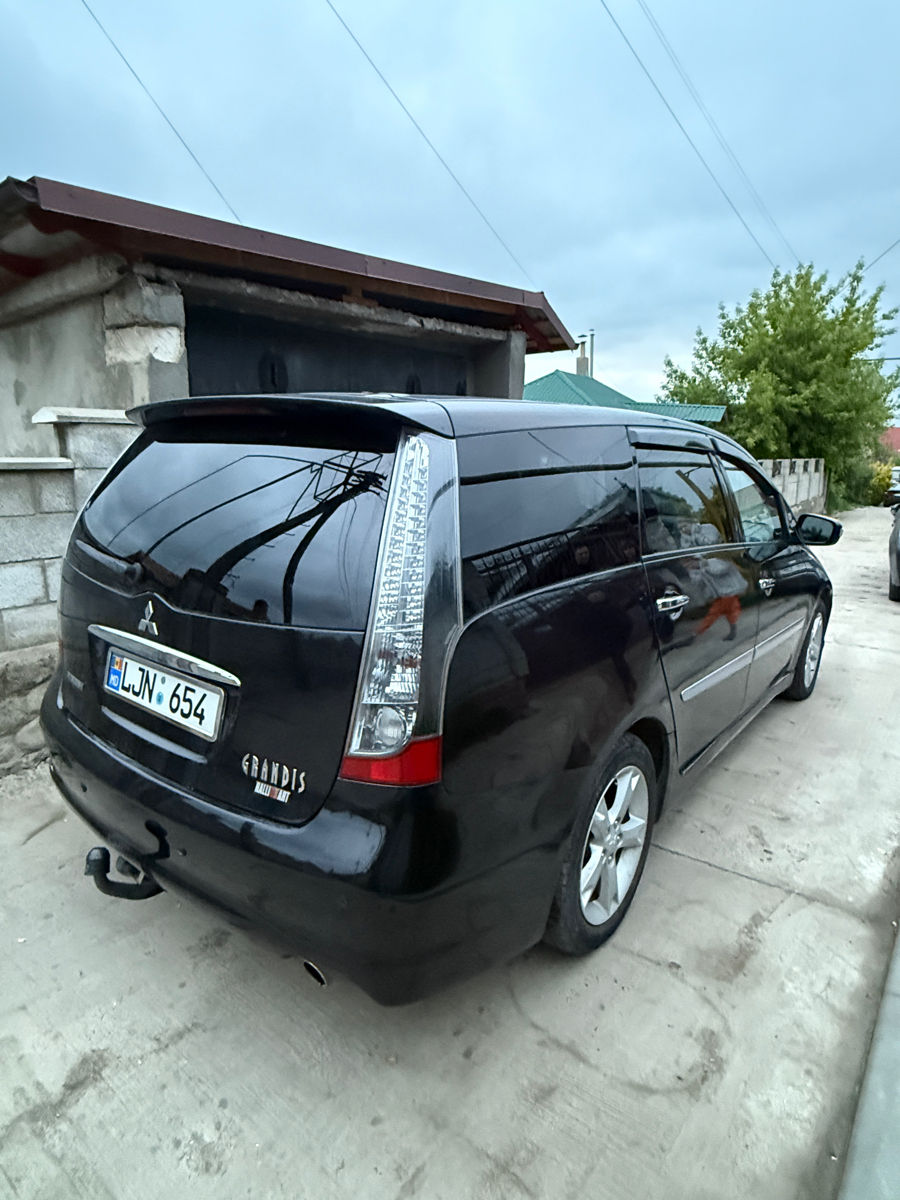 Mitsubishi Grandis foto 6