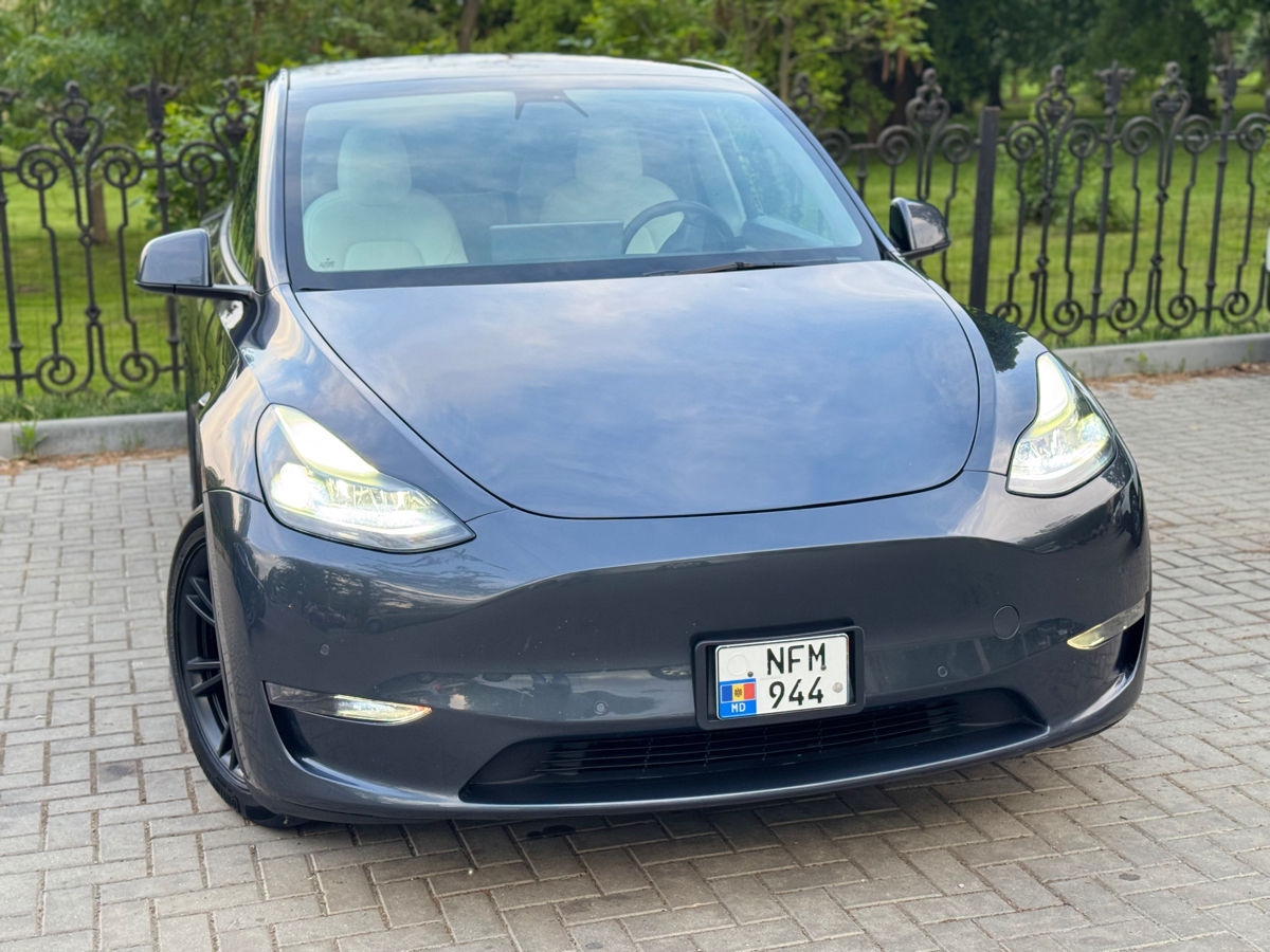 Tesla Model Y foto 2