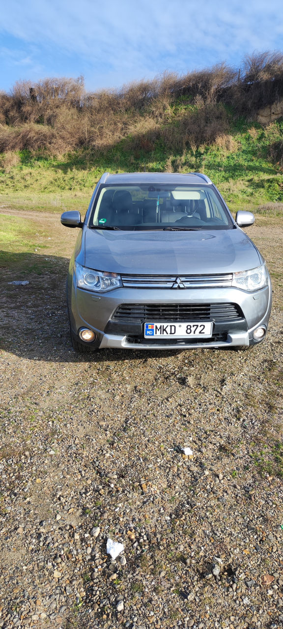 Mitsubishi Outlander Plagin Ghibrid 2.0 foto 0
