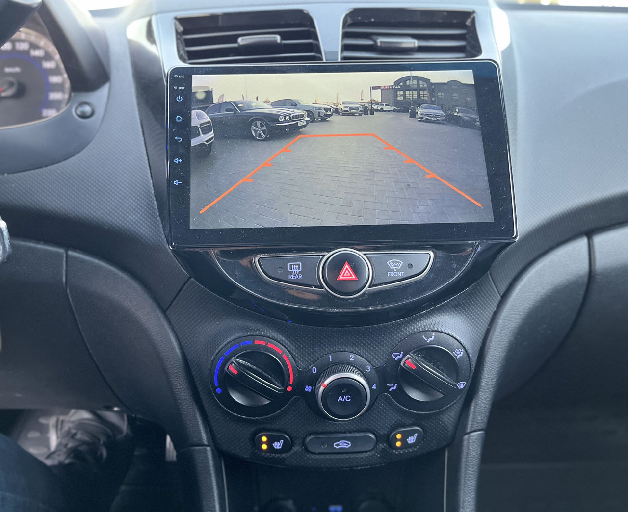Hyundai Solaris фото 12