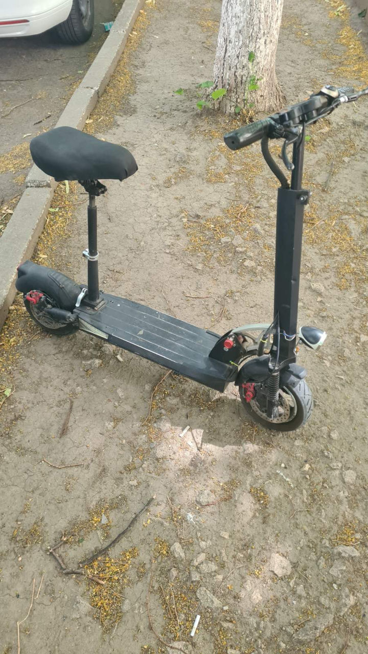 Vind Trotineta Electrica puternica(cu scaun). Doar 350 euro  foto 0