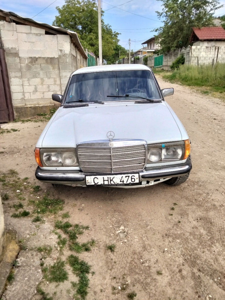 Mercedes Series (W123) 1987 г. с пробегом 400000 км, Дизель, 2000 €