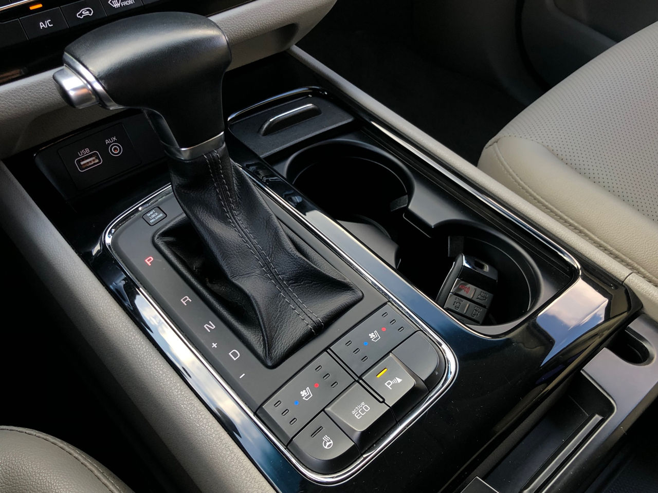 KIA Carnival foto 11