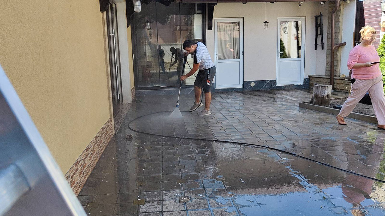 Servicii de cleaning pentru exterior: spalare fatade, acoperisuri, spalare pavaje, garduri, etc. foto 2