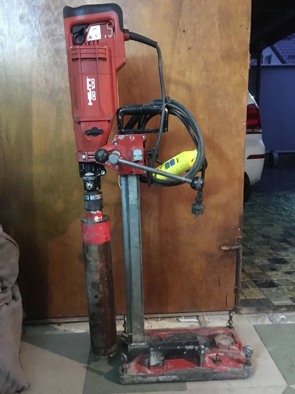 Hilti. . DD 100