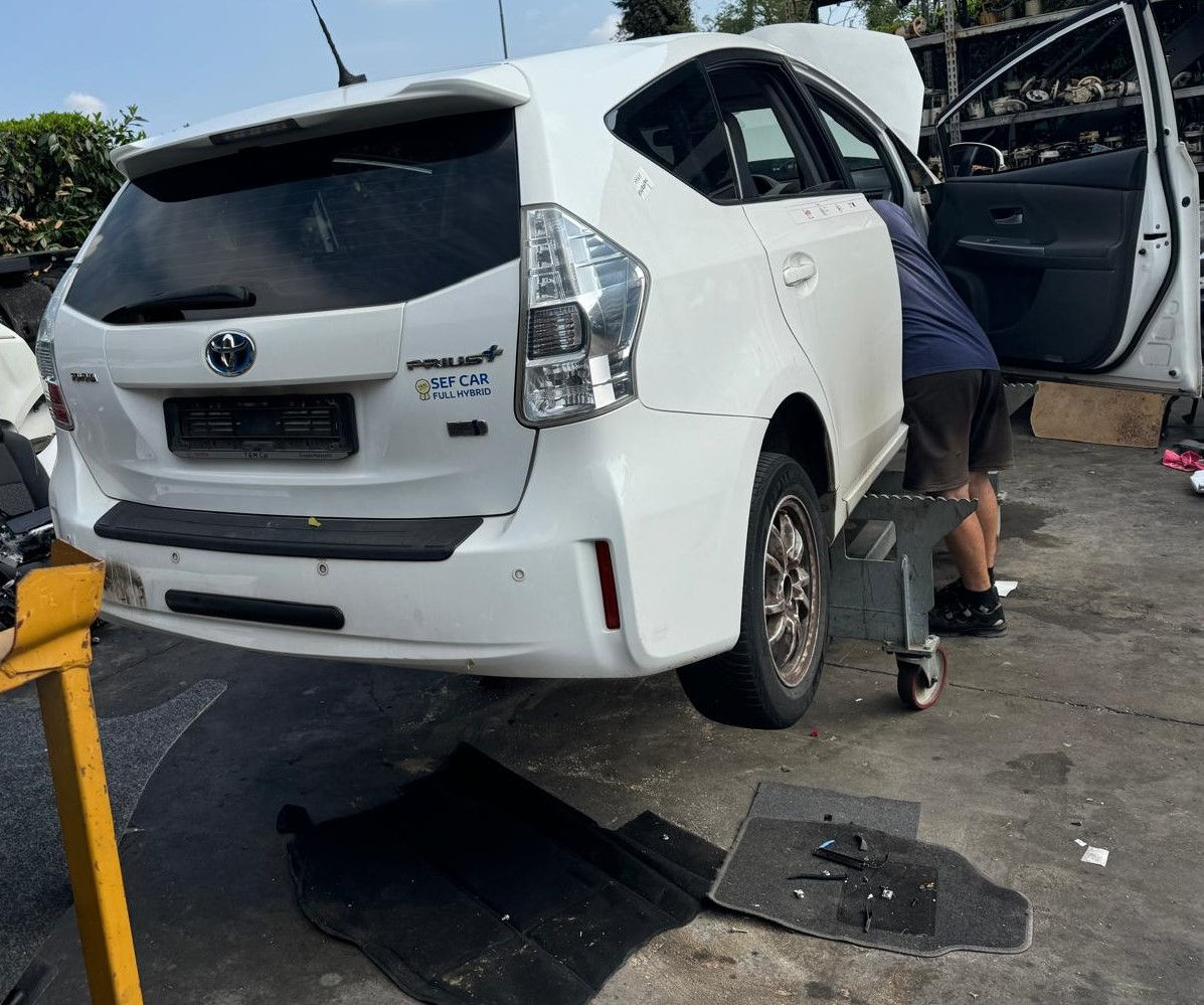 Piese Toyota Prius +, 1.8 hybrid 2012 foto 1
