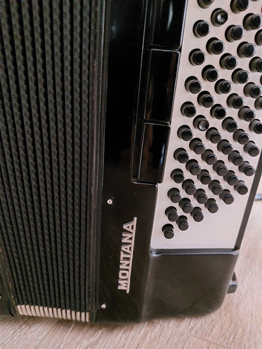 Acordeon Royal Standard -120 bași.Starea ideală. foto 1