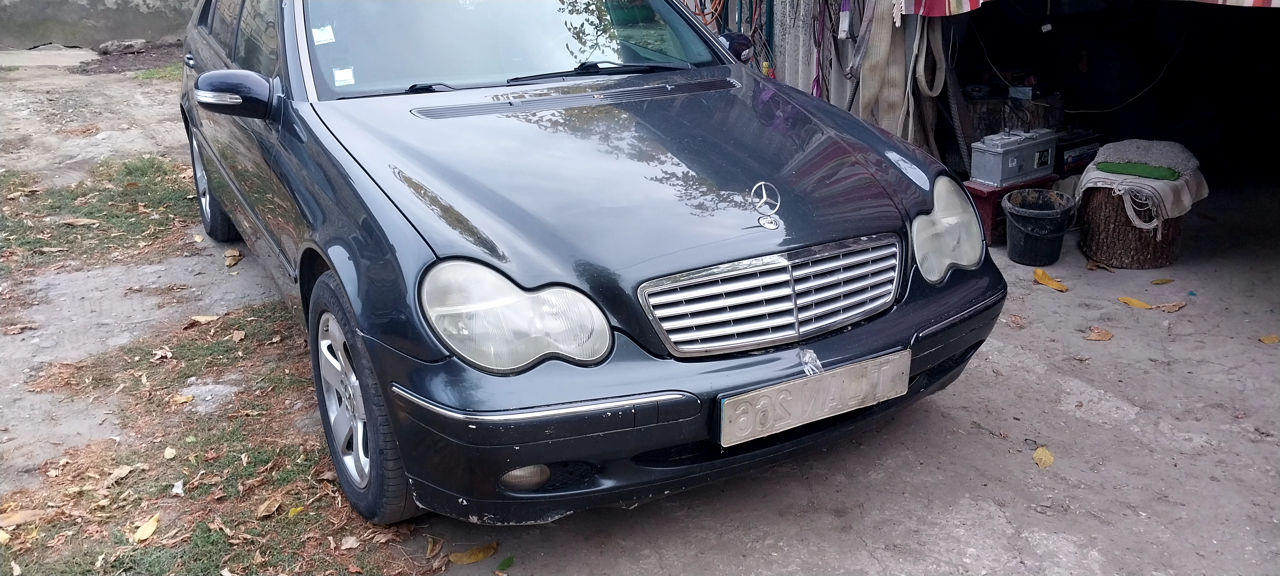 Mercedes C-Class foto 2