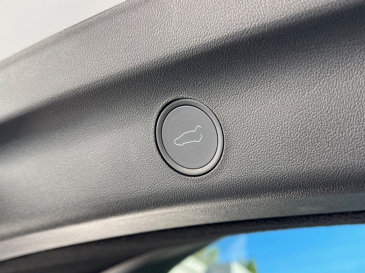Tesla Model Y foto 17