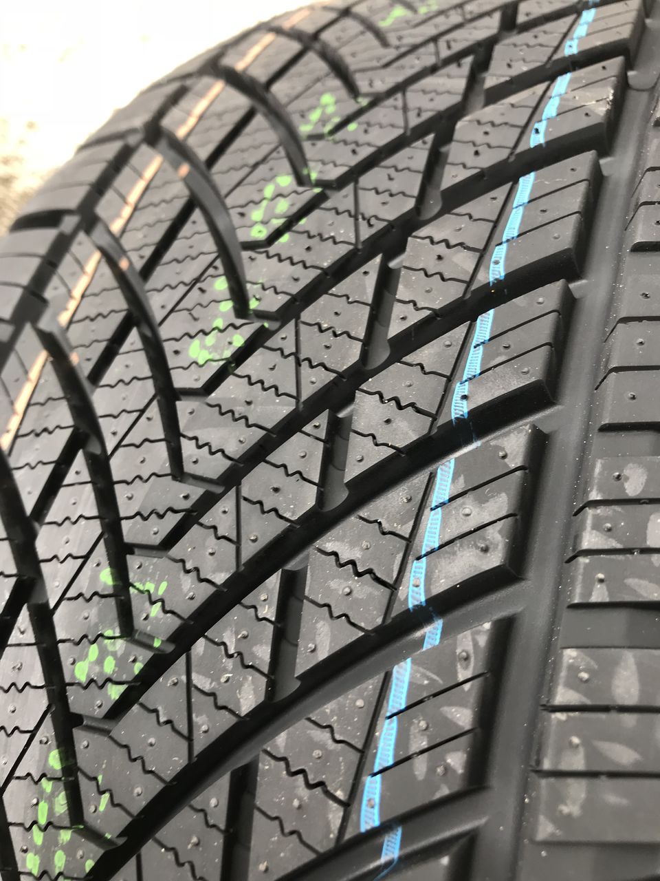 225/45 R18 Tracmax Allseason Trac saver/ Доставка, livrare toata Moldova foto 3