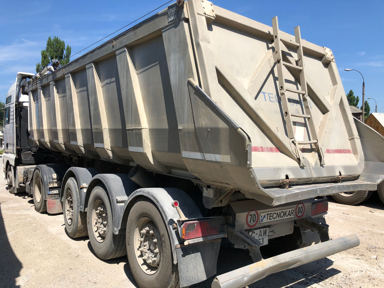 Nisip, balast, pietris, piatra but, beton. foto 1