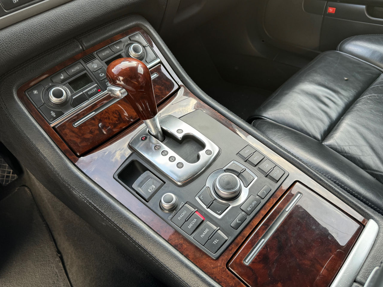 Audi A8 foto 12