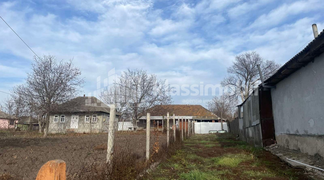 De vânzare căsuță cu un teren generos în satul Brăviceni, raionul Orhei! foto 9