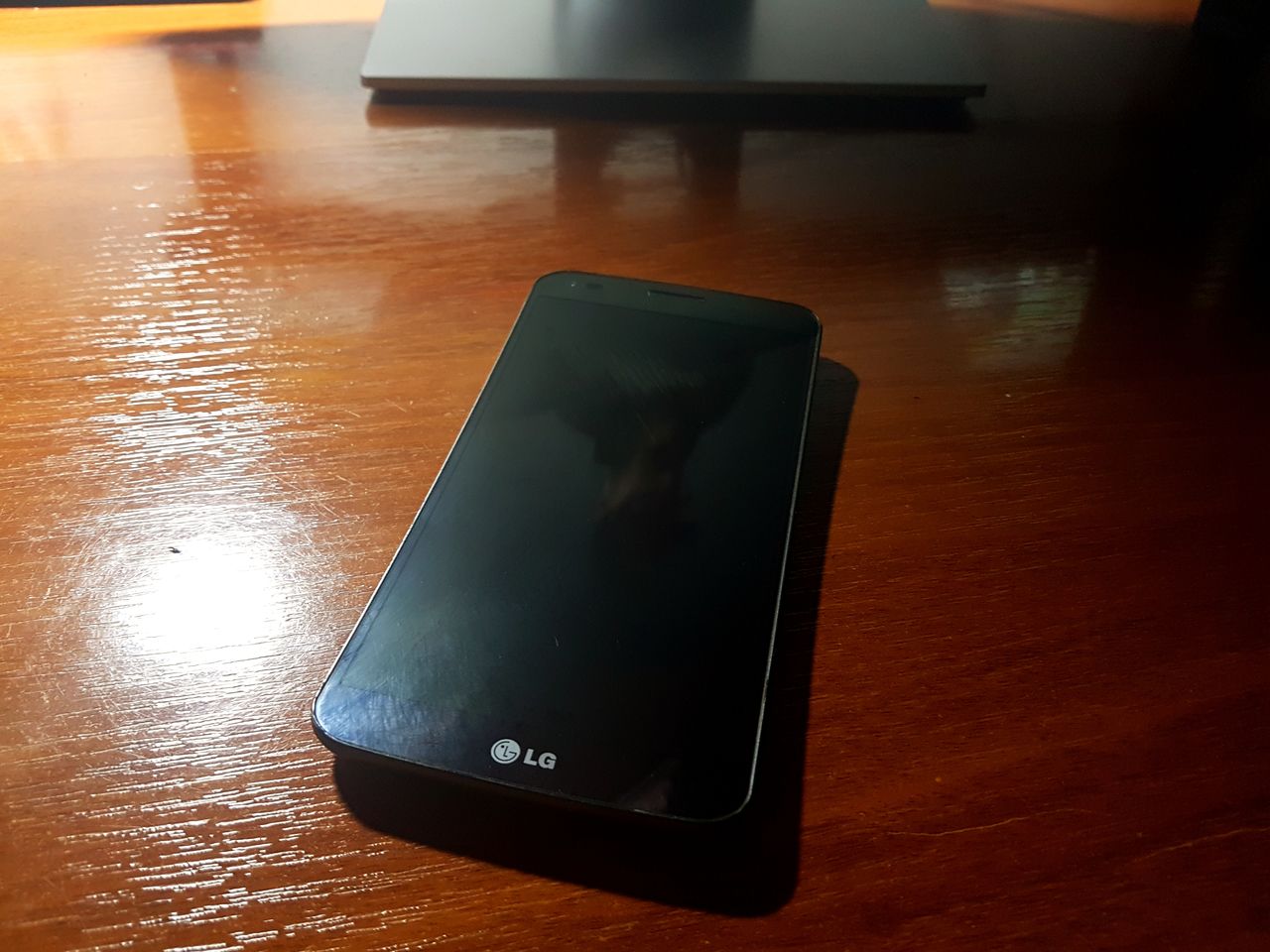 Продам мобильный телефон lg g flex в отличном состояние