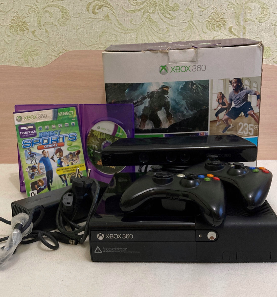 Продам оригинальный Xbox 360+ Kinect+ игры