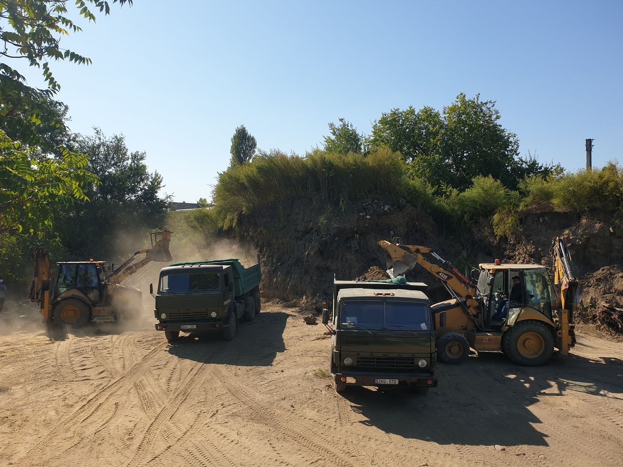 Servicii excavator, buldoexcavator,bobcat,miniexcavator,compactor,каток,Kamaz foto 2
