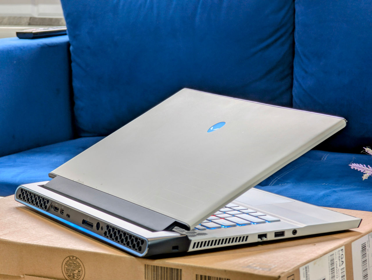 Ноутбук Dell Alienware M15 R2 4K Oled (Core i9 9980HK/16Gb DDR4/2TB SSD/6Gb Nvidia RTX 2080/15.6") фото 12