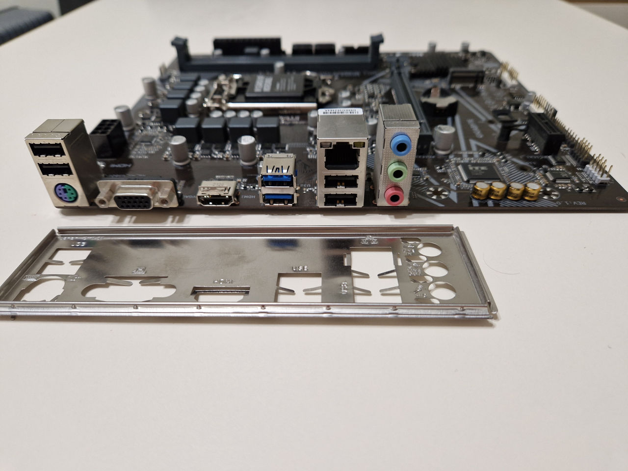 Материнские платы Asus на сокете LGA1200 LGA1151 LGA1155 и AM4