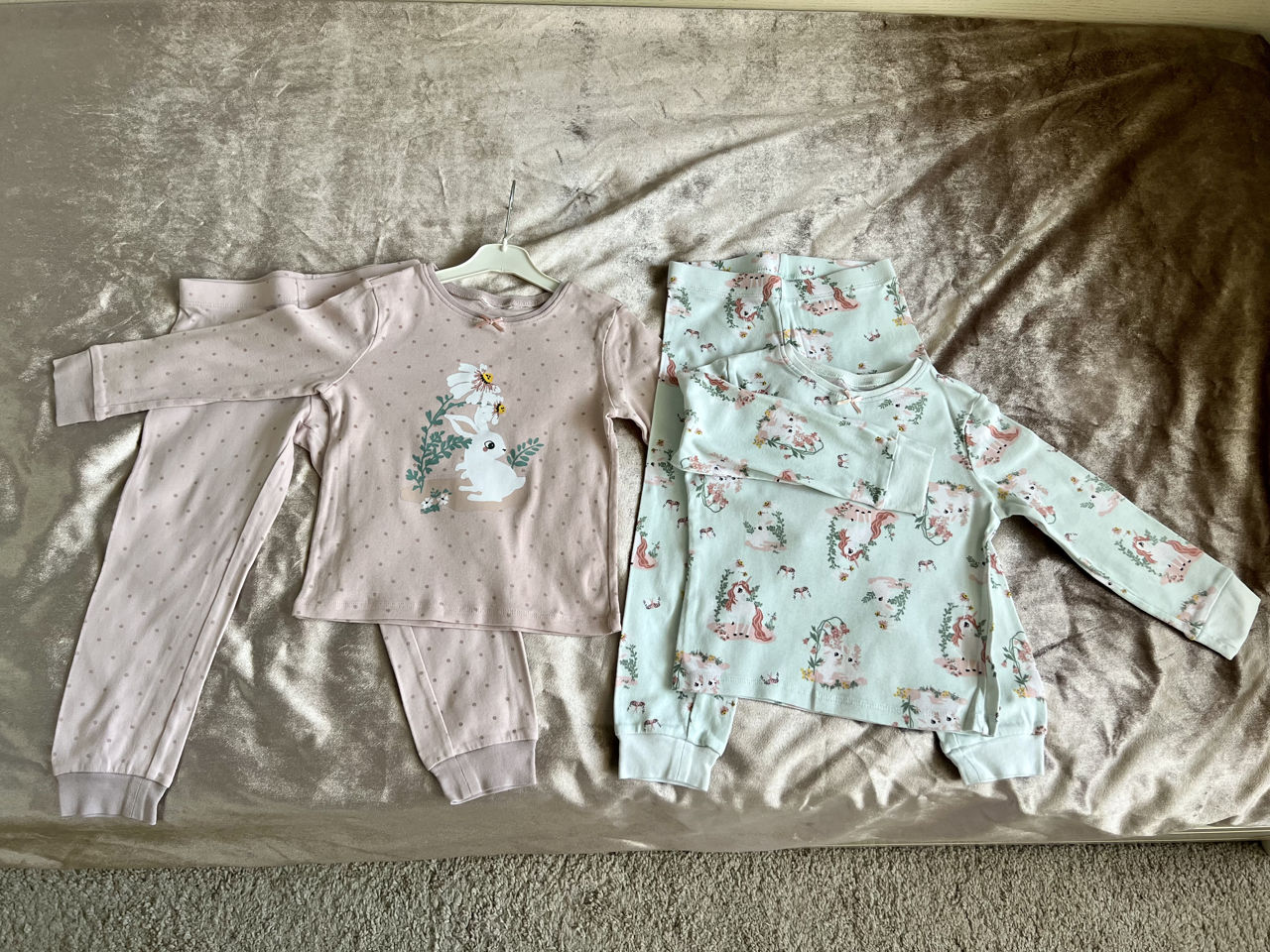 H&M: Pijama, rochii, bluze, malete, maiouri 98-104 cm. 2-3-4 ani. foto 1
