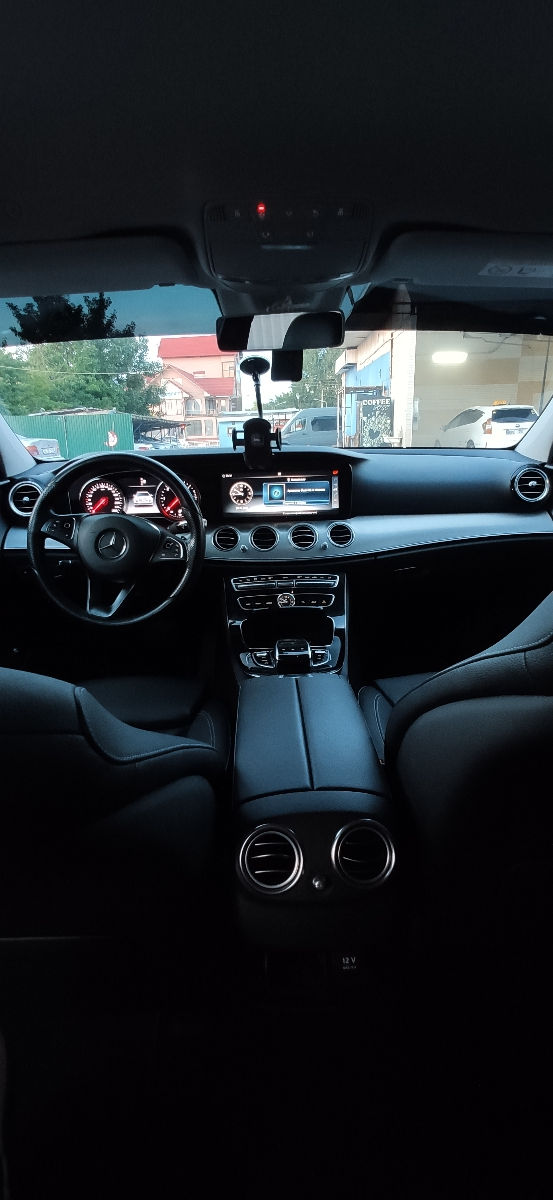 Mercedes E-Class foto 2