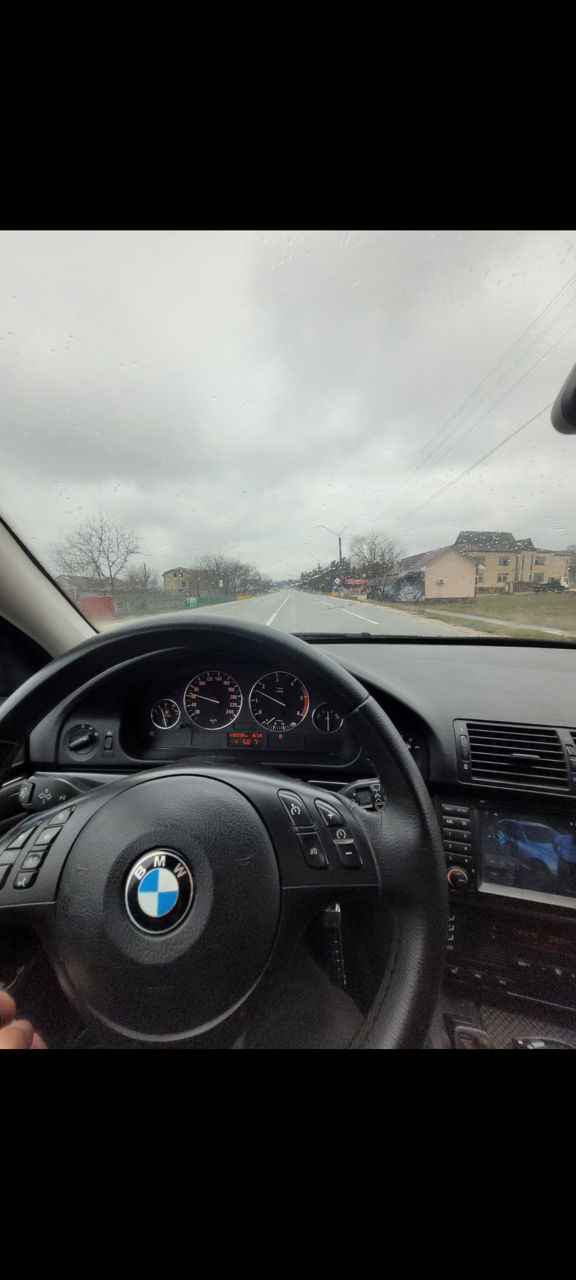 BMW 5 Series foto 7