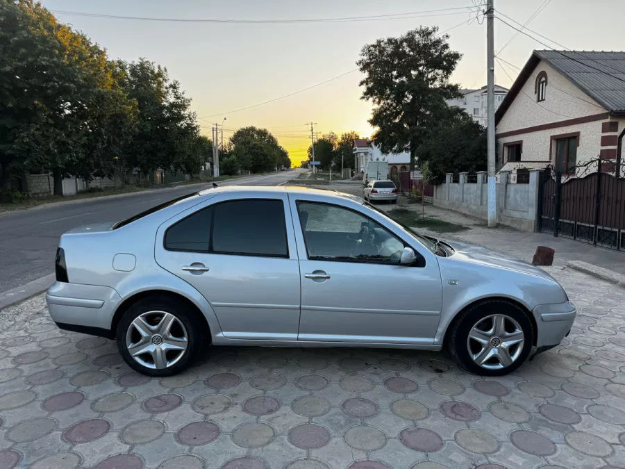 Volkswagen Jetta foto 2