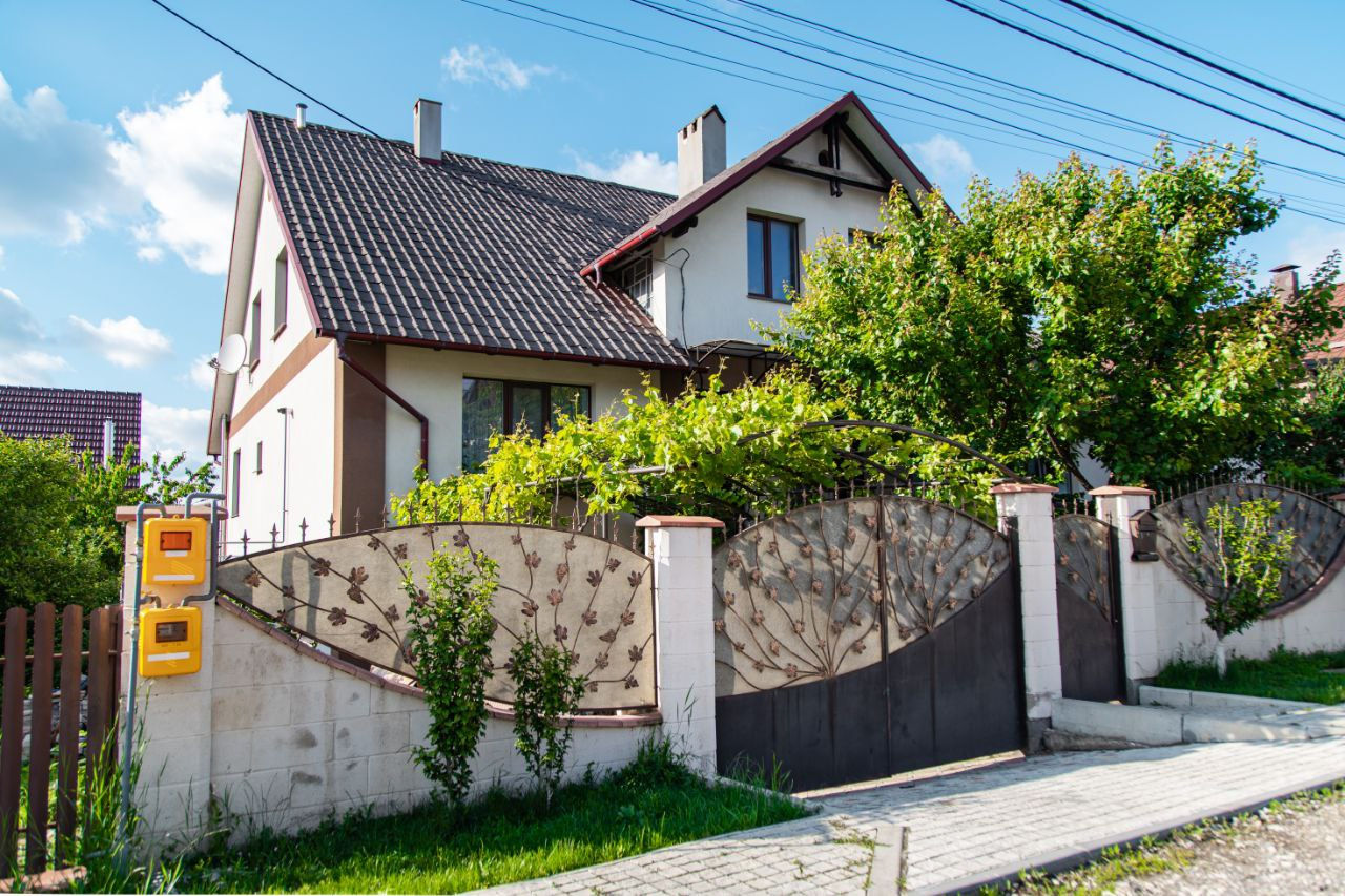 Продается дом с 4 комнатами, 200 м2 в пригороде Крикова фото 0