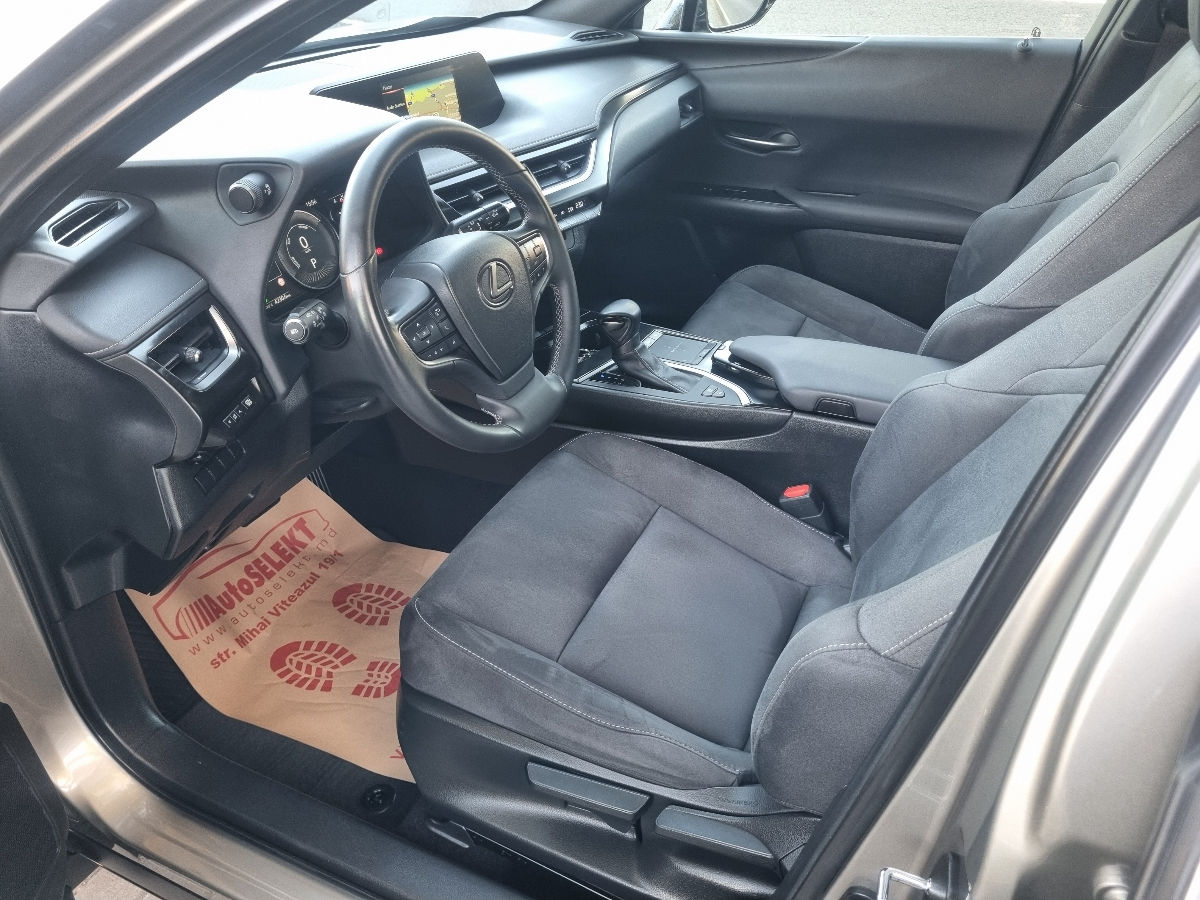 Lexus UX 2021 photo 9