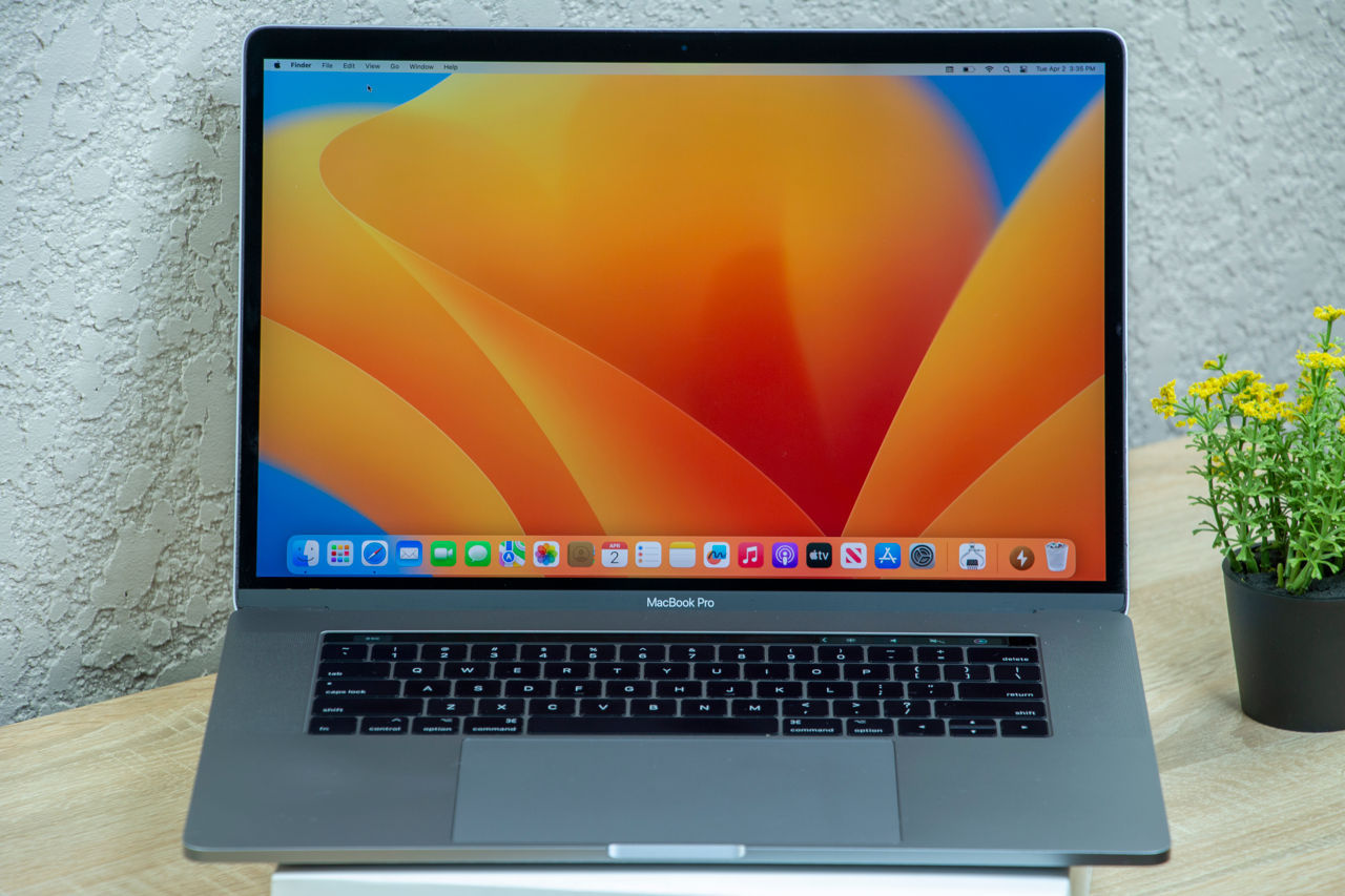 Macbook Pro 15 2018/ Core I7 8850H/ 16Gb Ram/ Radeon Pro 560X/ 500Gb SSD/ 15.4" Retina/ 195Cycles!!! foto 0