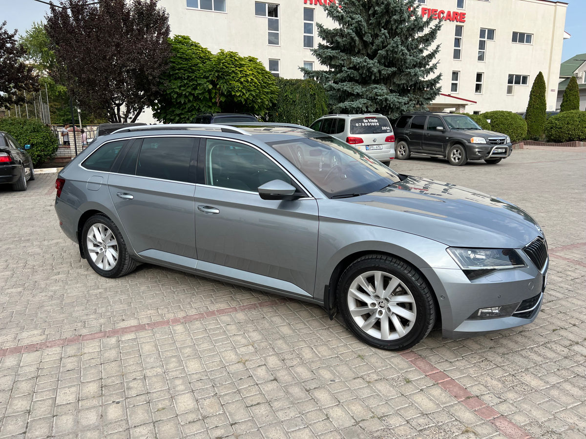 Skoda Superb foto 1