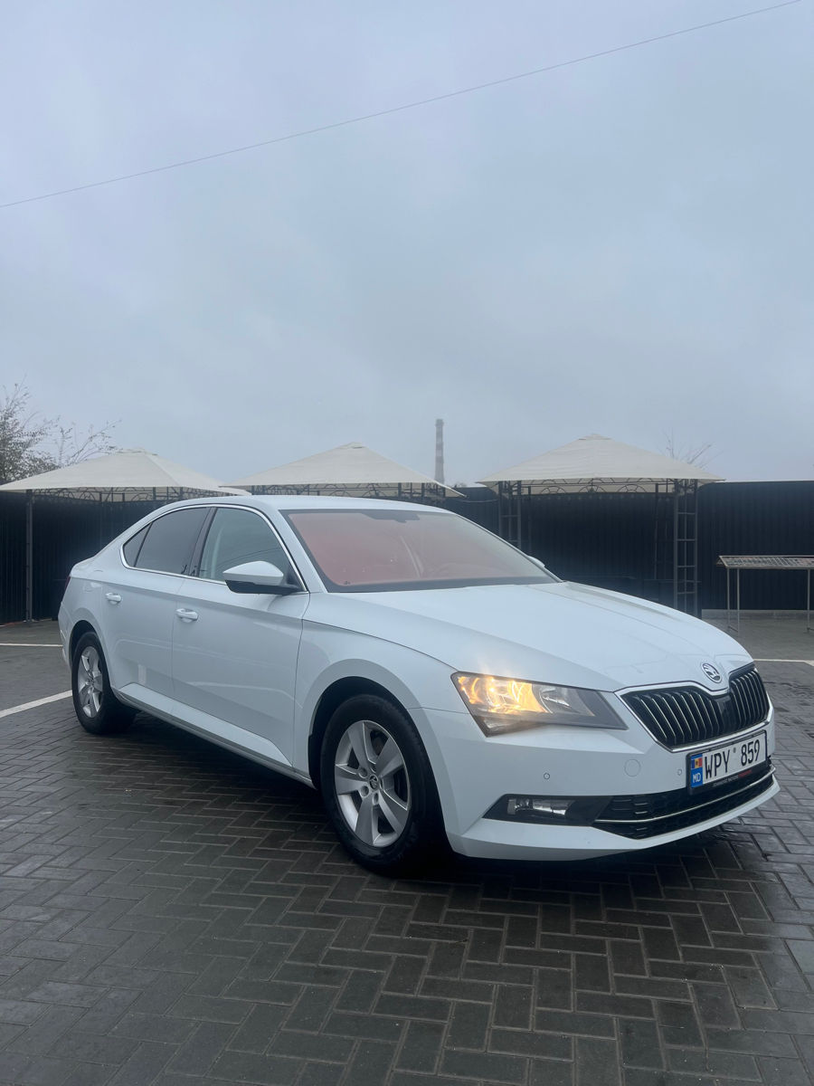 Skoda Superb foto 0