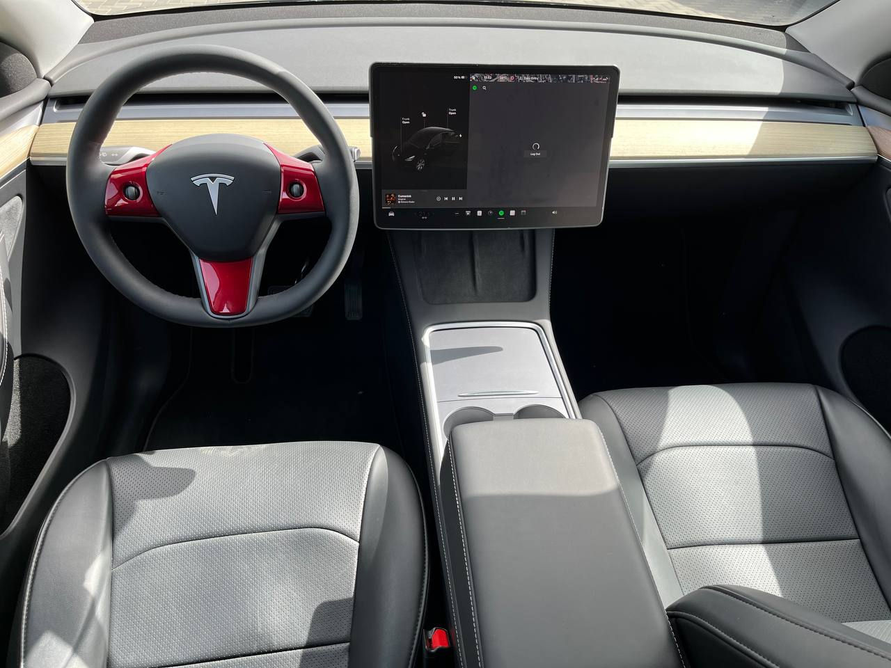 Tesla Model Y foto 8