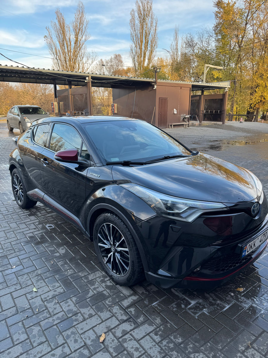 Toyota C-HR foto 2