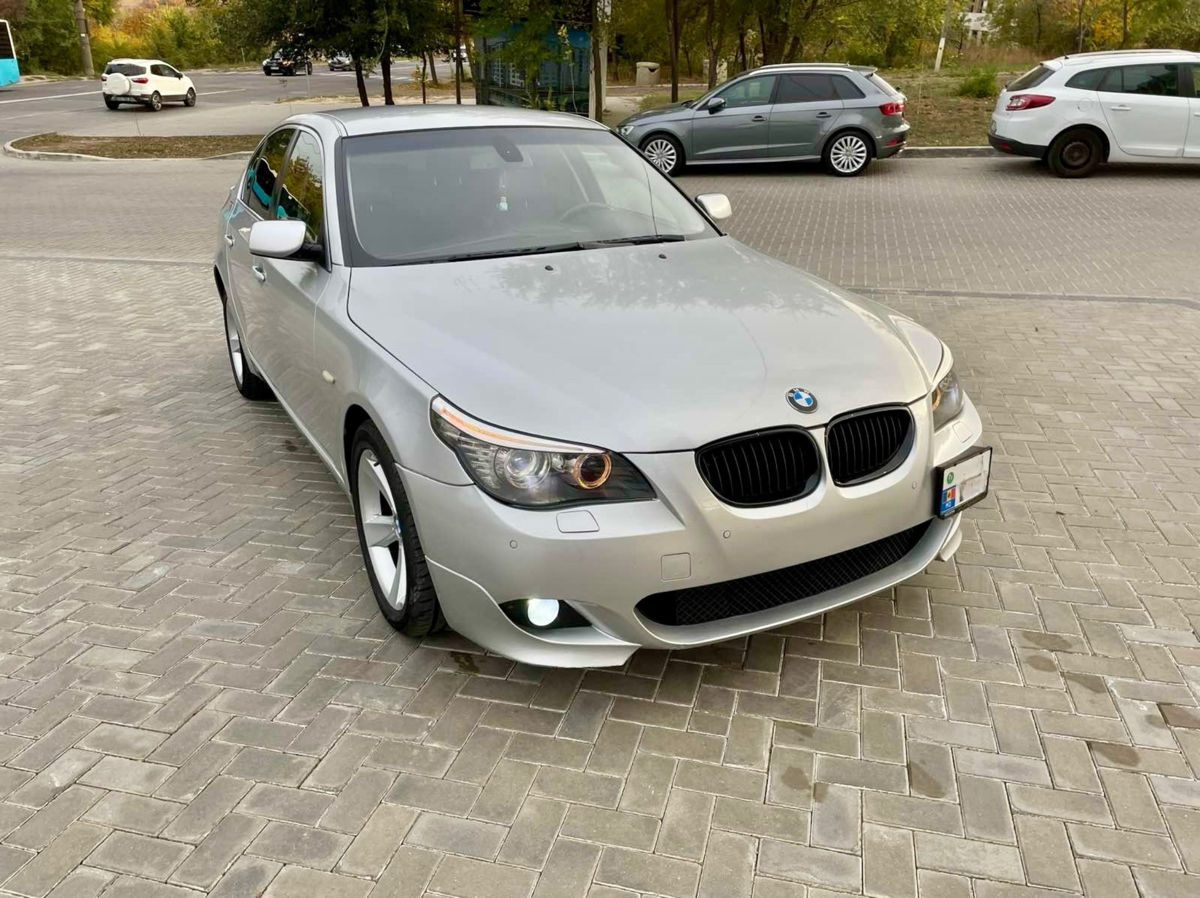 BMW 5 Series фото 1