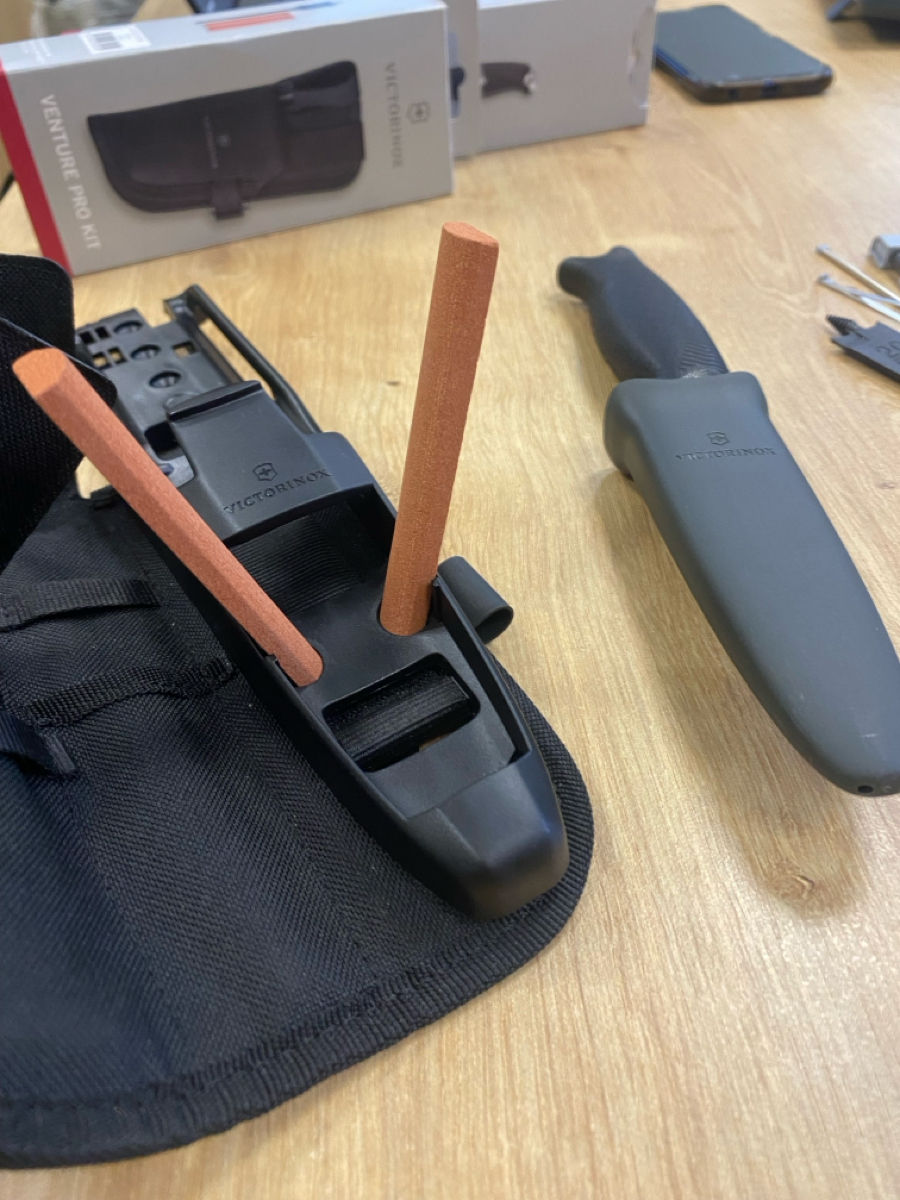 Нож Victorinox Venture Pro + Venture Pro Kit фото 7