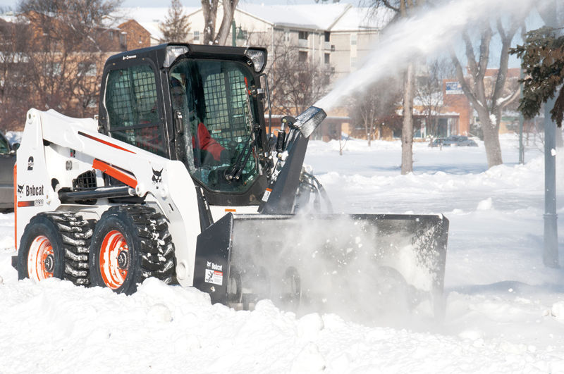 Lucrari cu  minitractor Bobcat foto 7