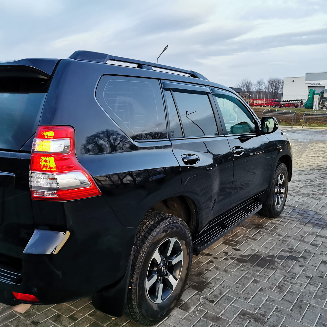 Toyota Land Cruiser Prado фото 7