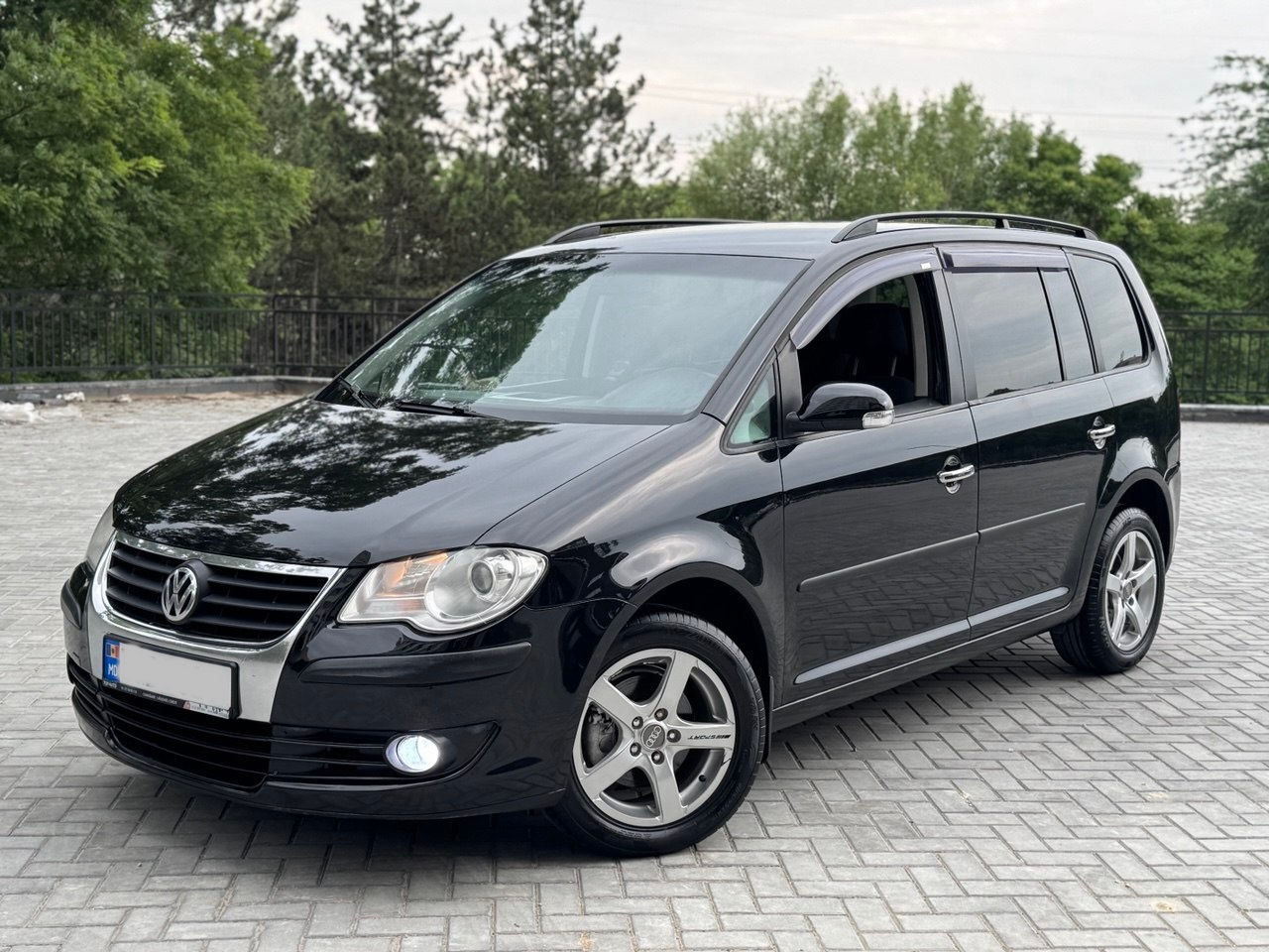 Volkswagen Touran фото 2