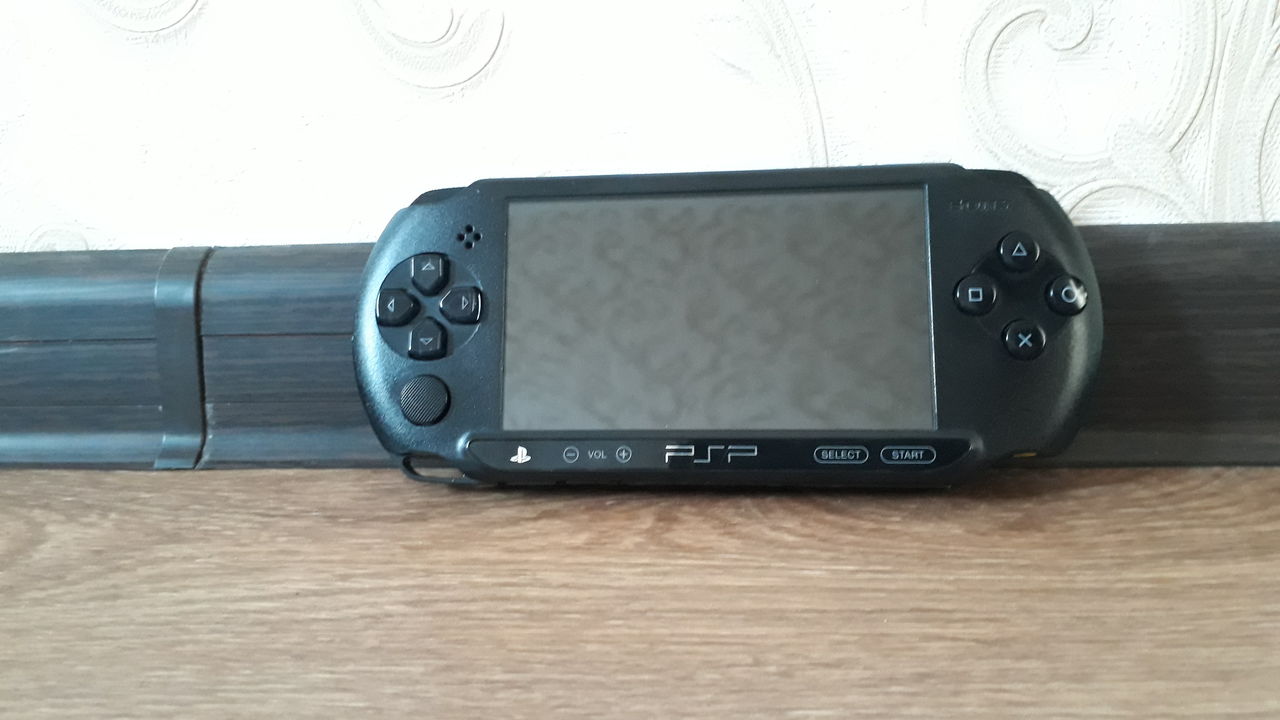 Продам PSP E -1008 black!