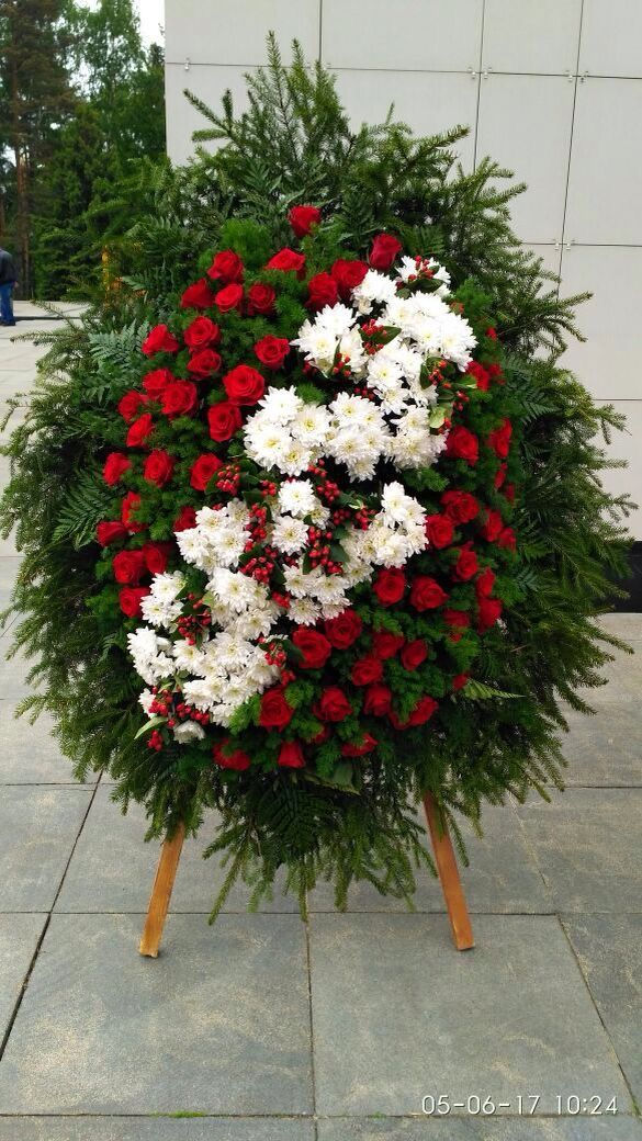 Похоронные венки, корзины, букеты из натуральных цветов foto 3