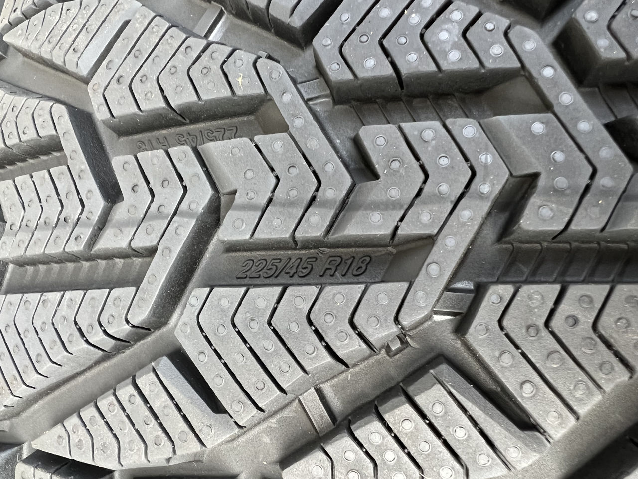225/45 R18 Riken Snow (Michelin Group)/ Доставка, livrare toata Moldova foto 5