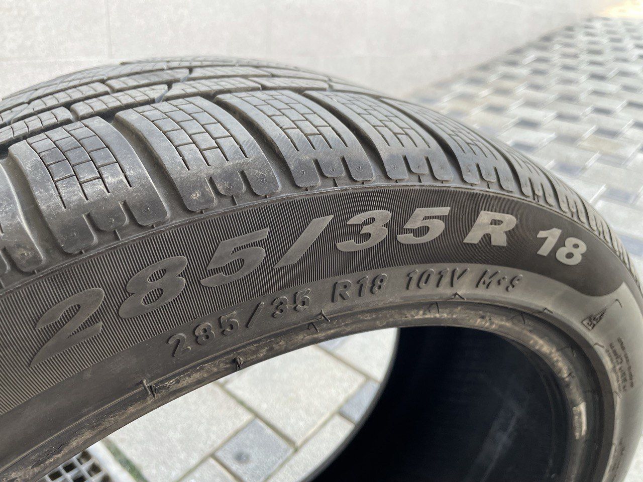 Pirelli 285/35r18 & 255/40r18